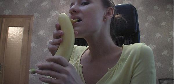  Gorgeous beauty and the exotic fruits on webcam